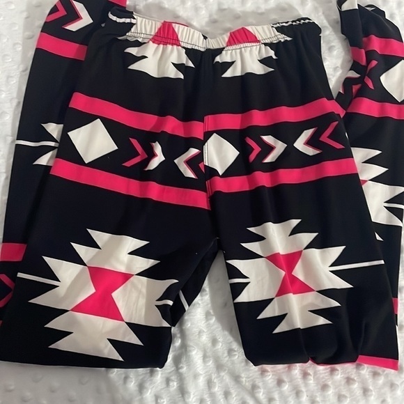 ALWAYS Pink/Black/White Aztec Design Butter Soft Leggings! - Picture 3 of 4